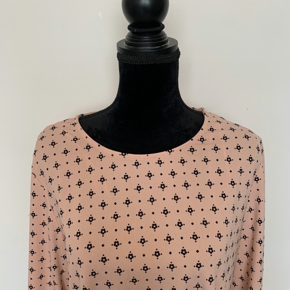 ELLE ROUND NECK KNIT TOP SIZE X-LARGE - Picture 2 of 6